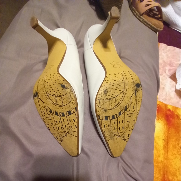 Bella Vita Soft Off White Pointed Toe Heels - Picture 4 of 4